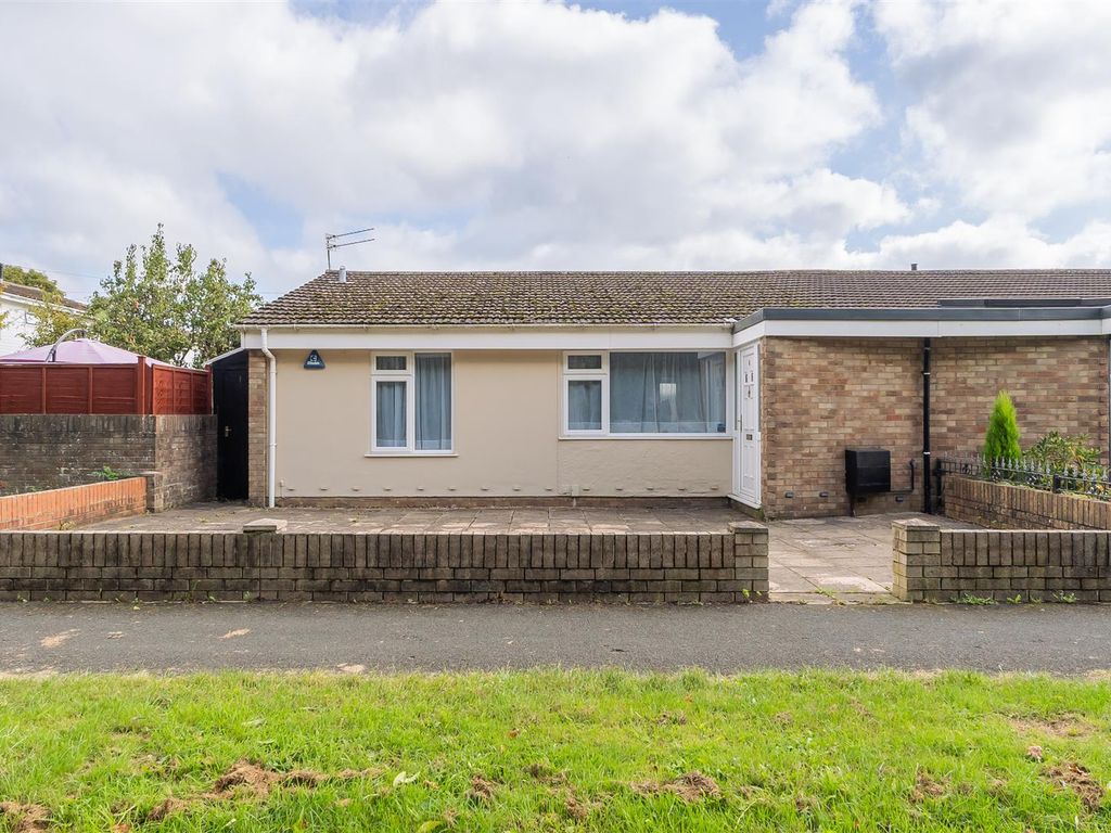 3 bed semidetached bungalow for sale in Larch Way, Patchway, Bristol