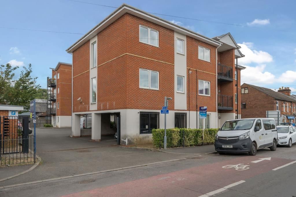 1 bed flat for sale in High Buckinghamshire HP12 Zoopla