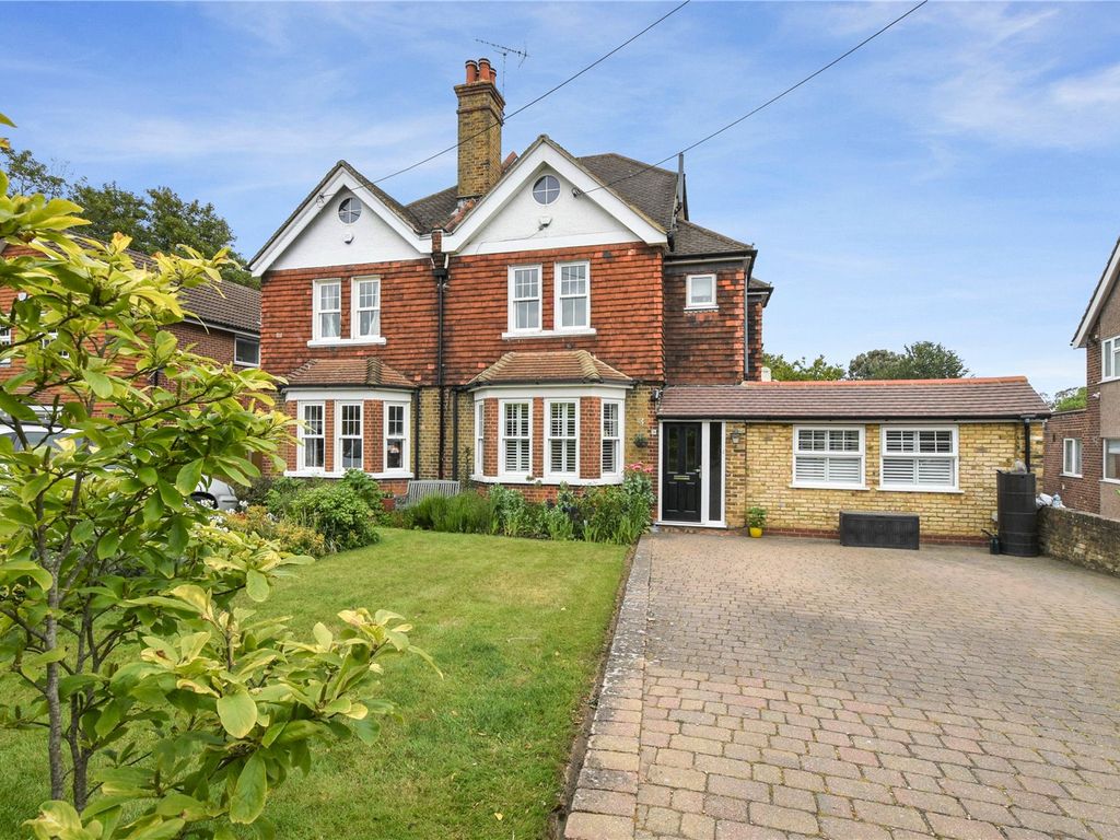 5 bed semidetached house for sale in Woodgers Grove, Swanley, Kent BR8