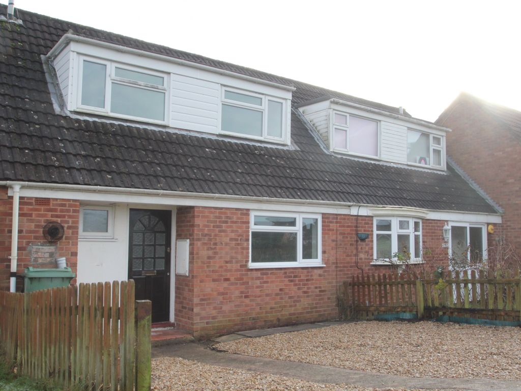 3 bed property to rent in Fieldcourt Gardens, Quedgeley, Gloucester GL2