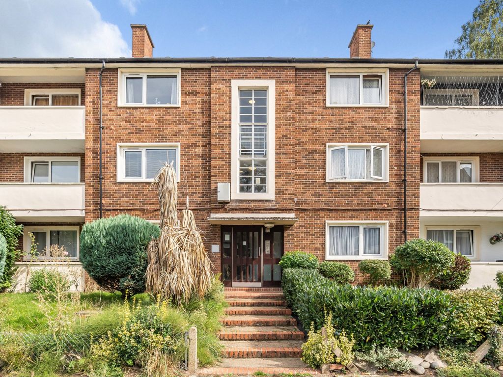 2 bed flat for sale in Weybridge, Surrey KT13, £270,000 Zoopla