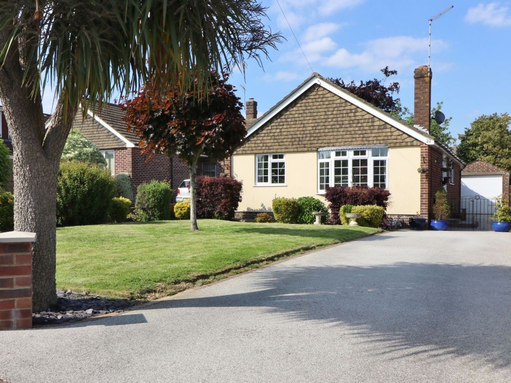 3 bed detached bungalow for sale in Linden Gardens, Hedge End SO30 Zoopla