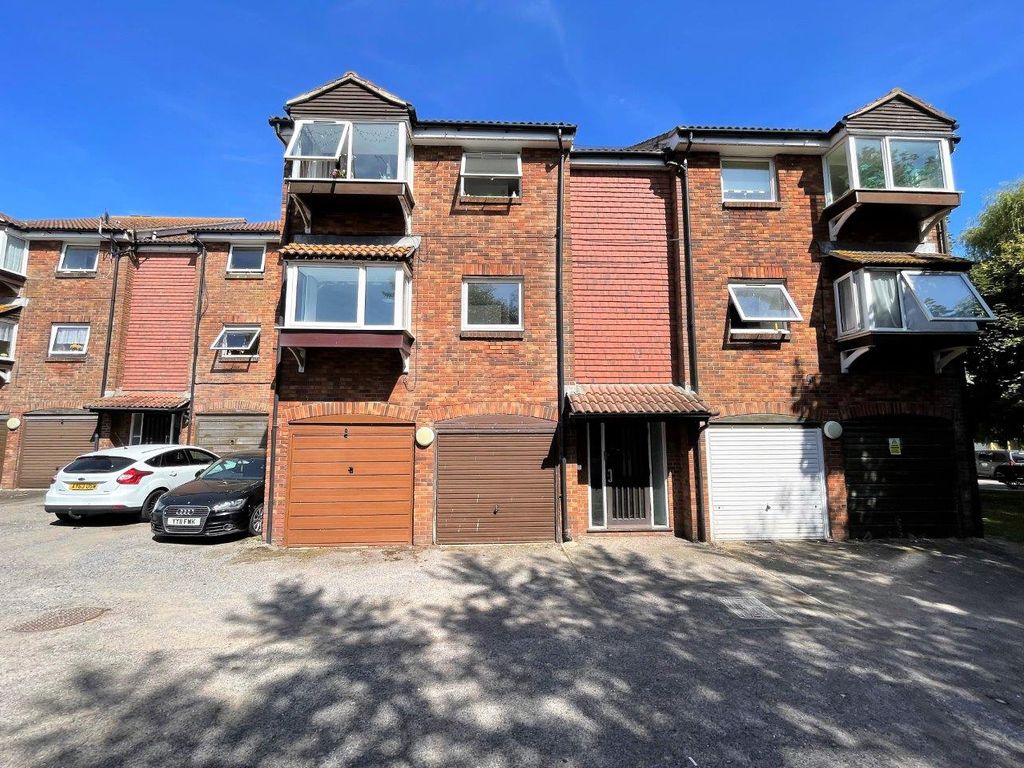 2 bed flat for sale in Road, Peacehaven BN10 Zoopla