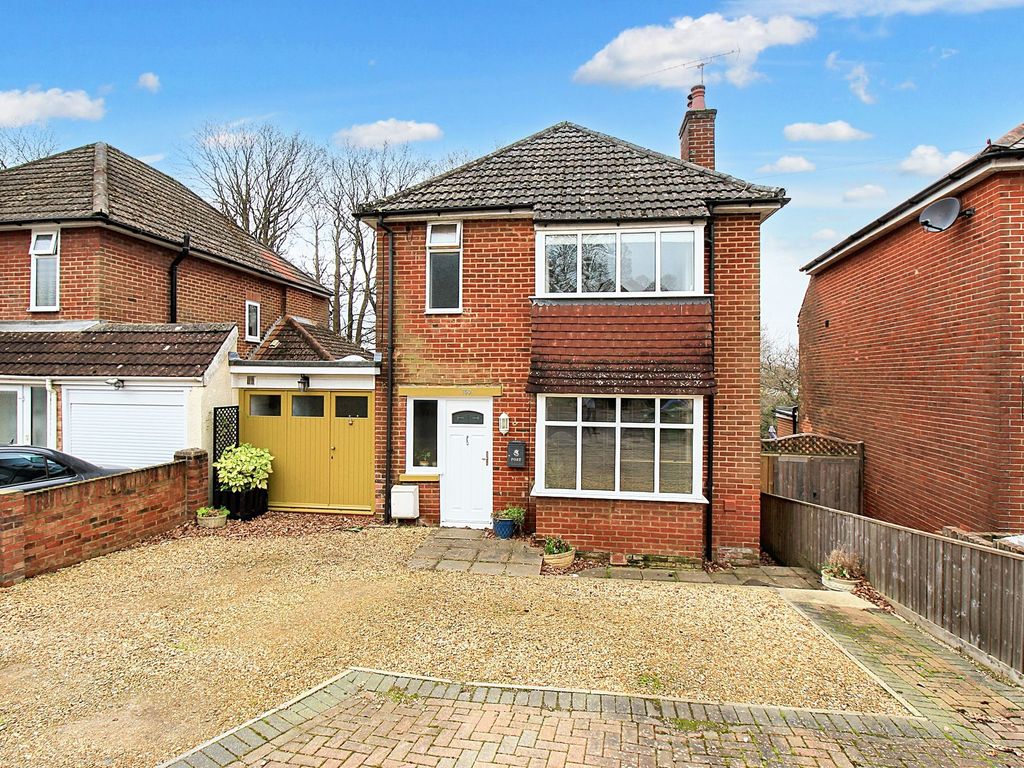 3 bed detached house for sale in Athelstan Road, Bitterne SO19, £