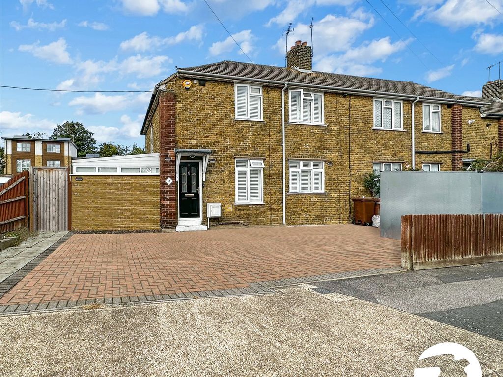 3 bed semidetached house for sale in Smith Street, Strood, Kent ME2, £