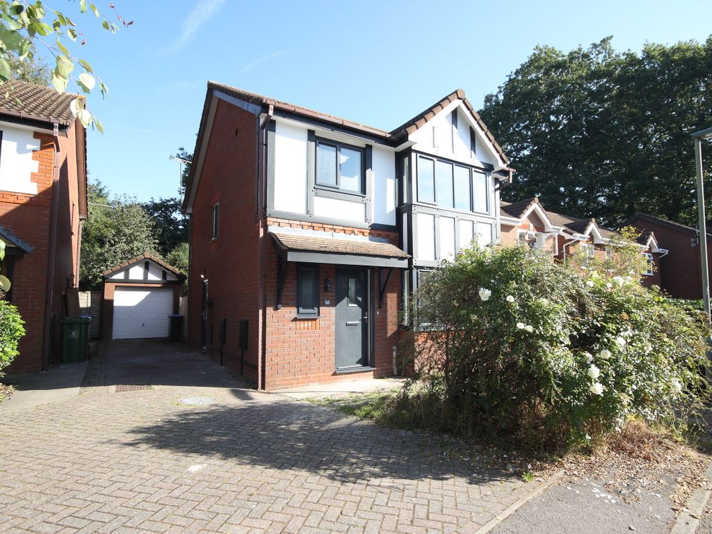 3 bed detached house to rent in Alexandra Gardens, Knaphill, Woking