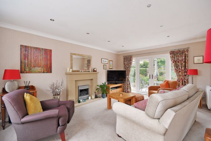 3 bed bungalow for sale in Stumperlowe View, Fulwood, Sheffield S10