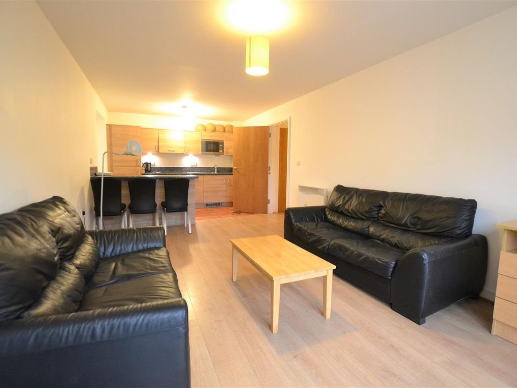 2 bed flat to rent in Park Lodge Avenue, West Drayton UB7, £1,700 pcm