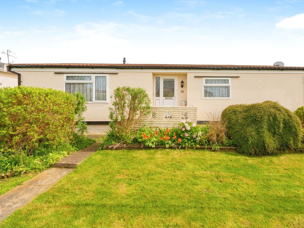 3 bed property for sale in Peppercorn Park, The Baulk, Clapham, Bedford