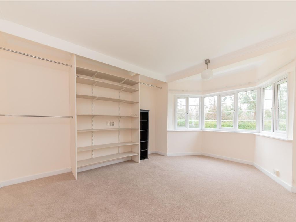 2 bed flat to rent in Aylmer Road, London N2, £1,900 pcm Zoopla