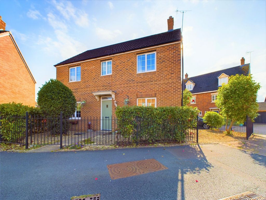 4 bed detached house for sale in Coltishall Close, Quedgeley