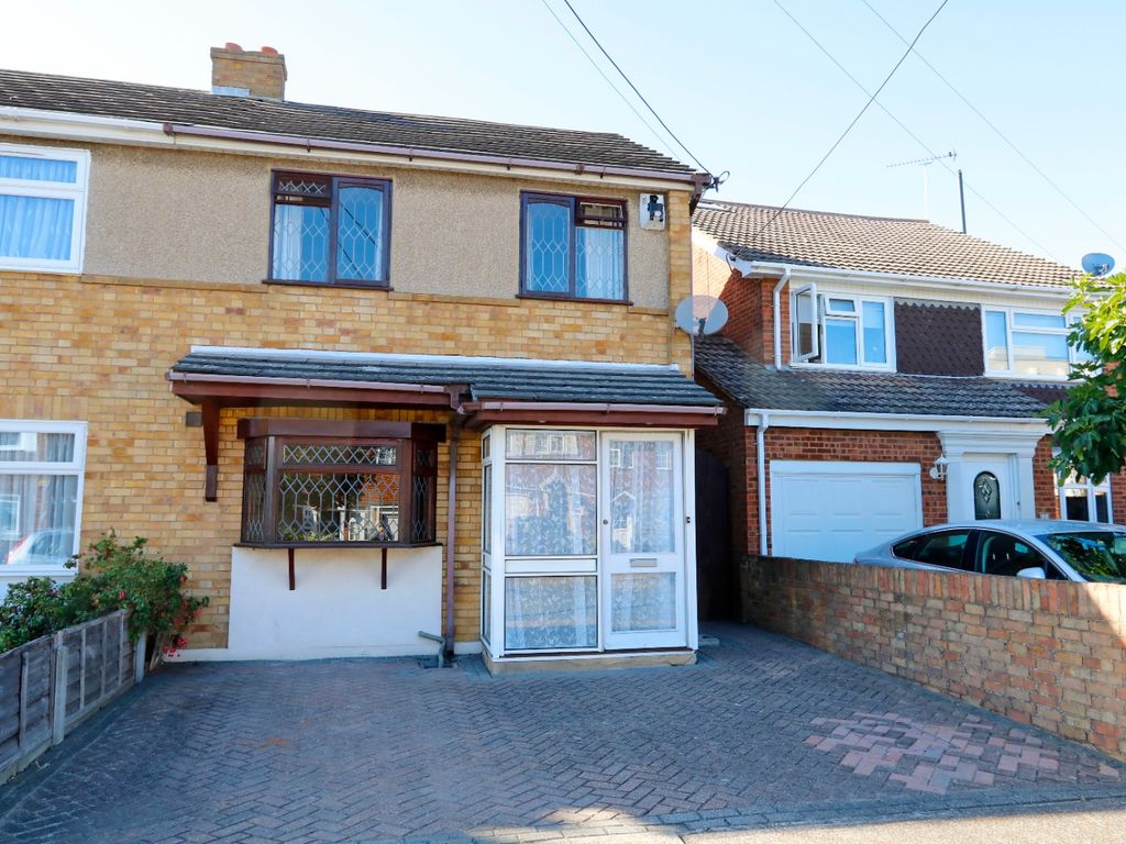 3 bed semidetached house for sale in Ash Road, Hadleigh, Essex SS7