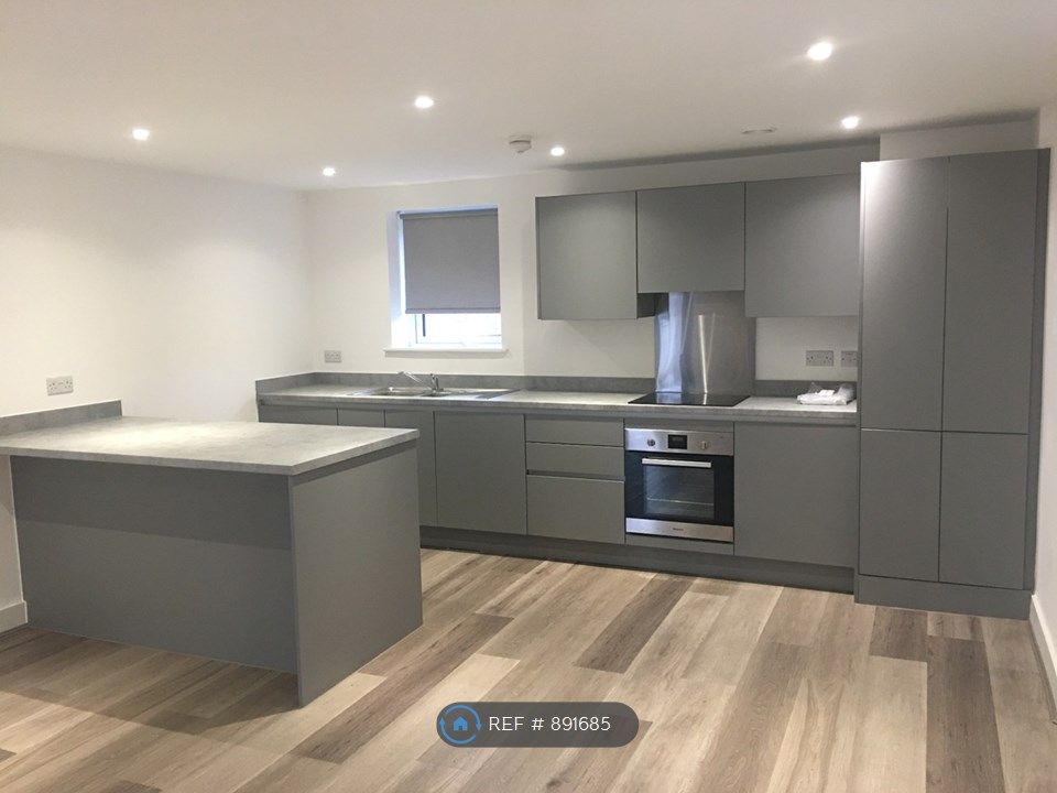 3 bed flat to rent in Walkden Road, Worsley, Manchester M28, £1,500 pcm