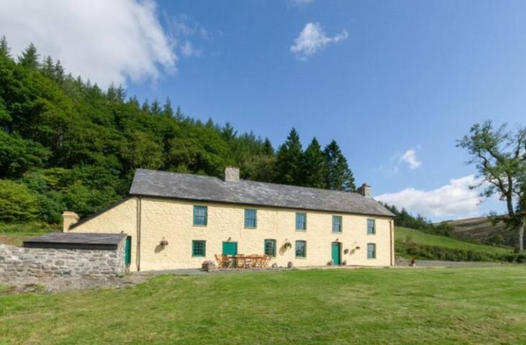 7 bed detached house to rent in Dinas, Llanwrtyd Wells LD5, £1,850 pcm