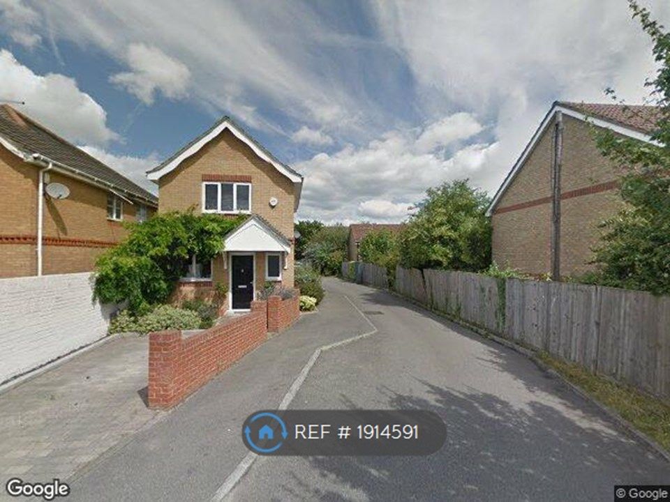 2 bed flat to rent in Tilbury Walk, Slough SL3, £1,400 pcm Zoopla