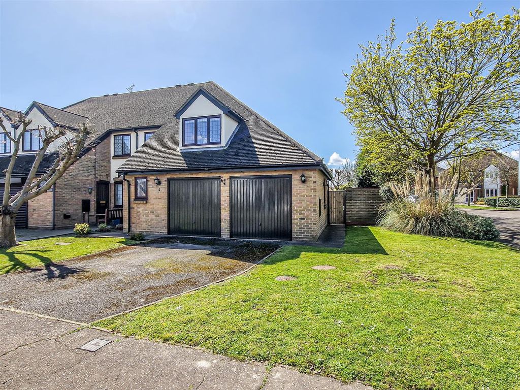 4 bed semidetached house for sale in Fitzwarren, Shoeburyness