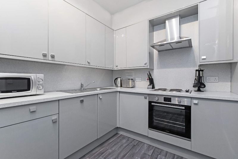 3 bed shared to rent in Warrender Park Terrace, Marchmont