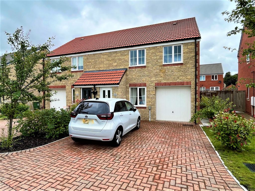 3 bed semidetached house for sale in Wrag View, Highworth, Swindon SN6