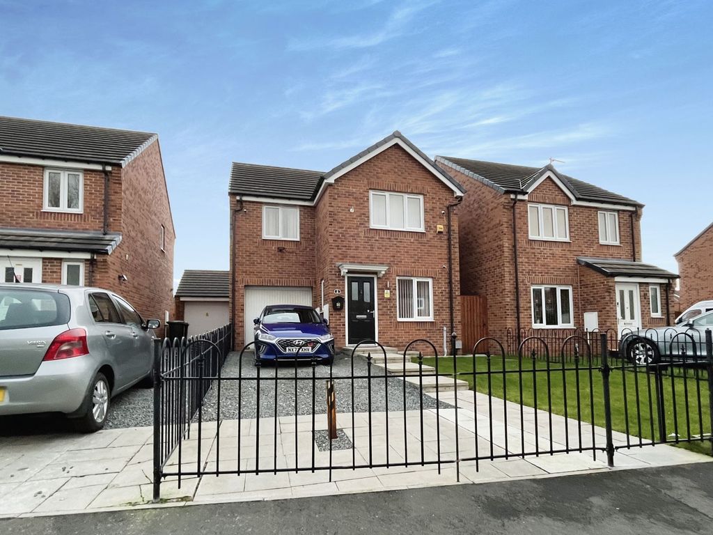 3 bed detached house for sale in Fairbairn Road, Peterlee SR8, £119,950