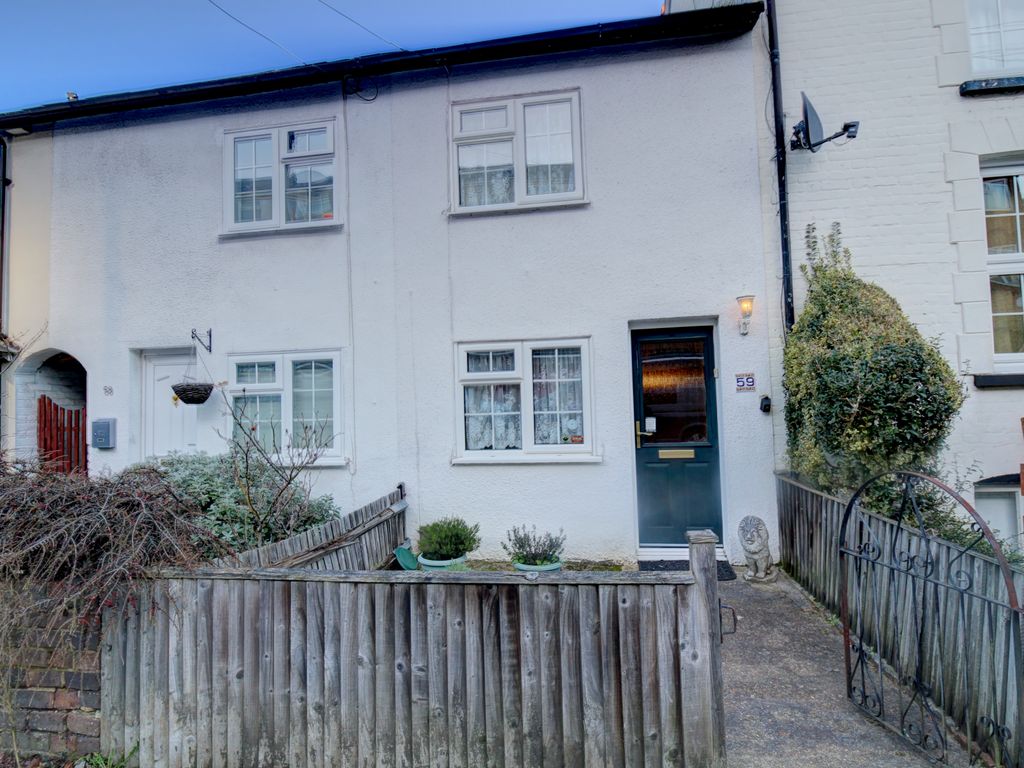 2 bed terraced house for sale in Hampstead Road, Dorking RH4, £300,000