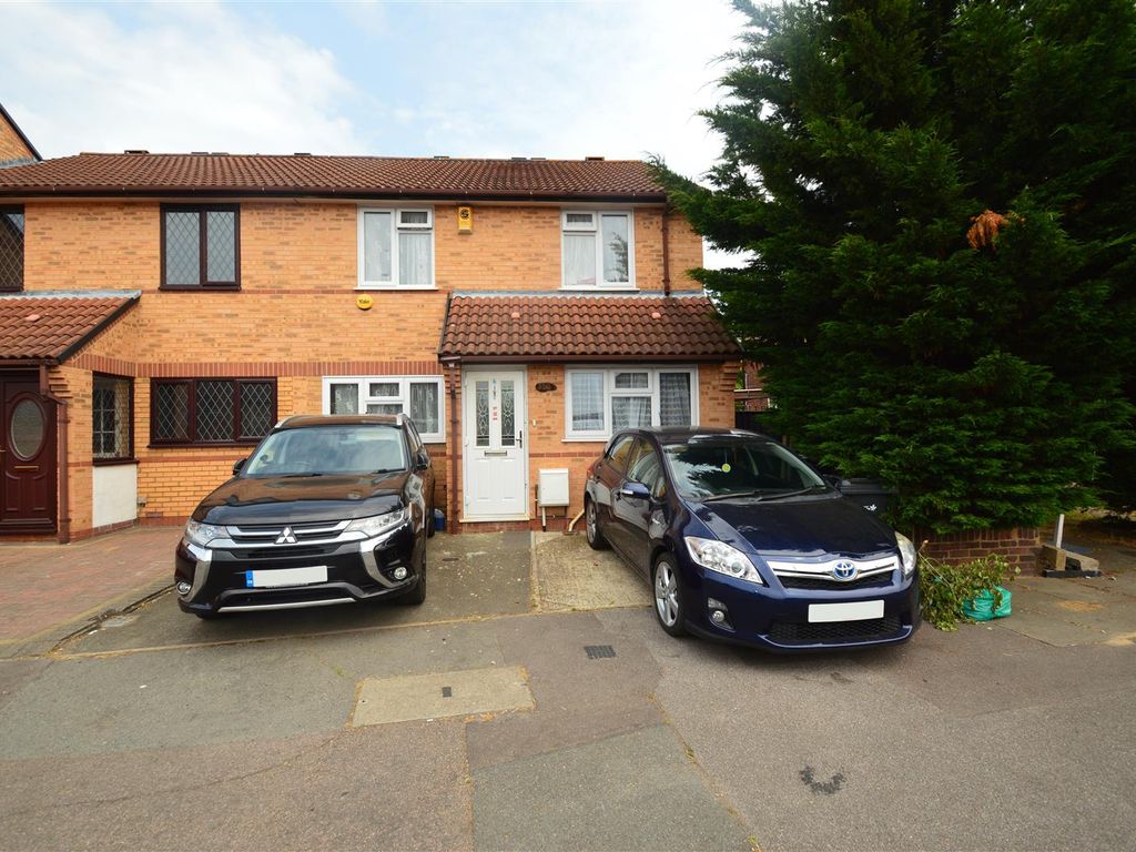 4 bed semidetached house for sale in Fullwell Avenue, Clayhall IG5