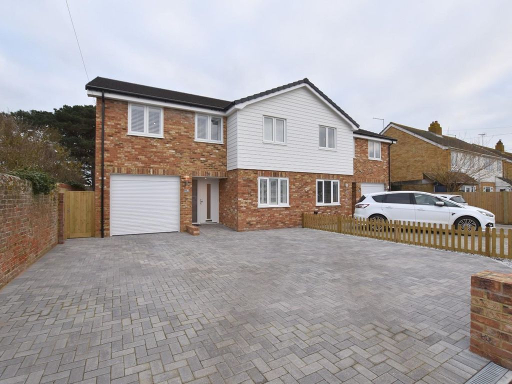 5 bed detached house for sale in Manor Road, Lydd, Romney Marsh TN29