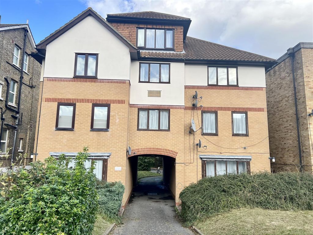 1 bed flat to rent in Avenue Road, London SE25, £1,300 pcm Zoopla