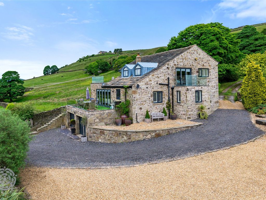 4 bed barn conversion for sale in Burnley Road, Edenfield, Ramsbottom