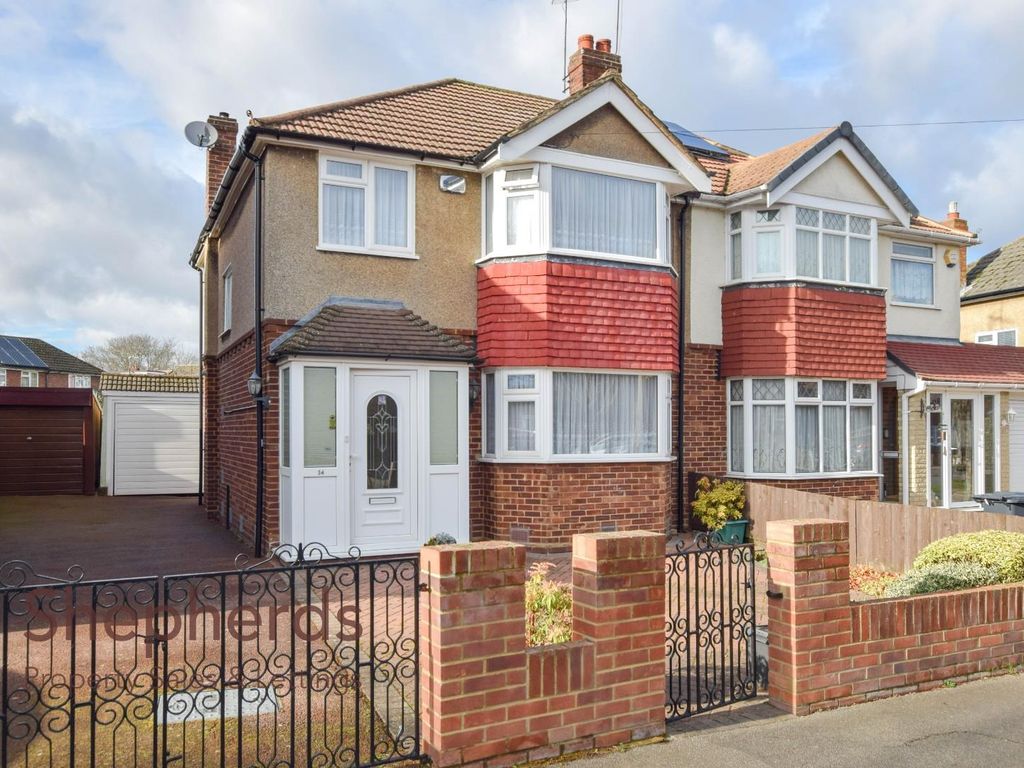 3 bed semidetached house for sale in Dudley Avenue, Cheshunt, Waltham
