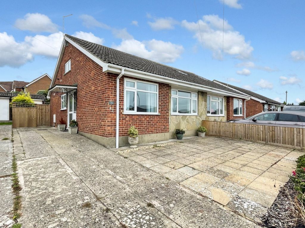 2 bed bungalow for sale in Wellington Avenue, Princes Risborough HP27