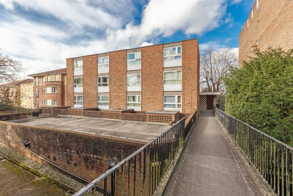 1 bed flat for sale in Owendale, Grange Road, London SE19, £195,000