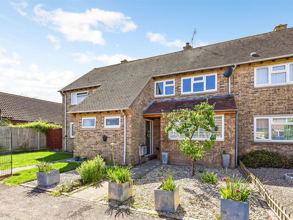 3 bed property to rent in Shamrock Close, Bosham, Chichester PO18, £