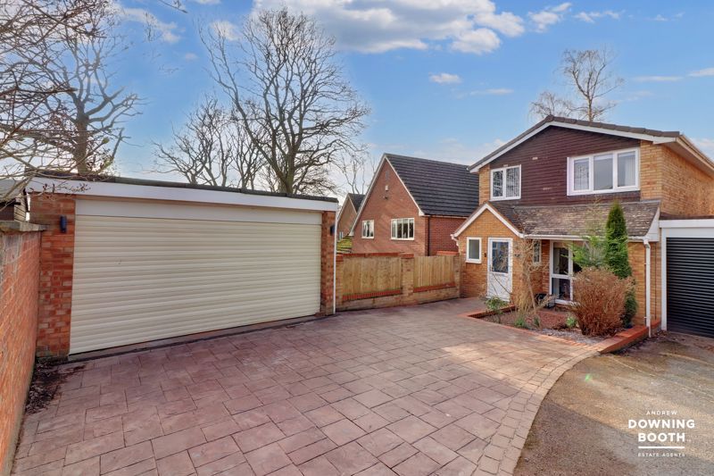 3 bed linkdetached house for sale in Pine View, Etching Hill, Rugeley