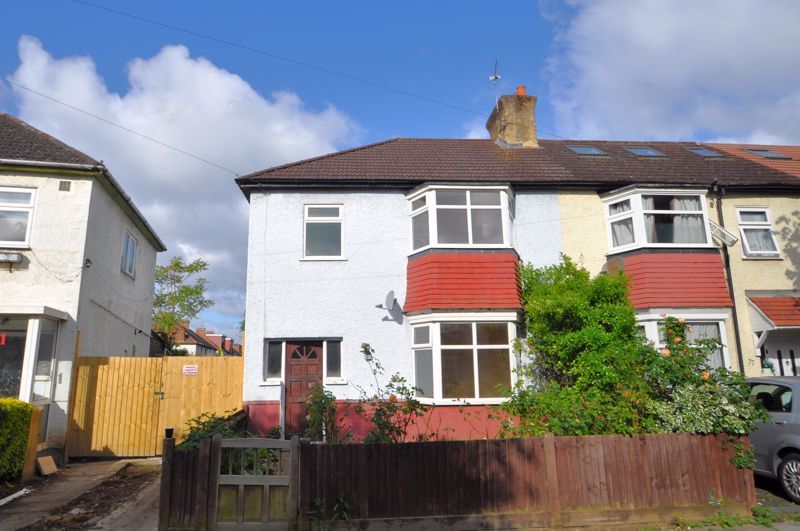 3 bed end terrace house for sale in Queens Road, New Malden KT3, £