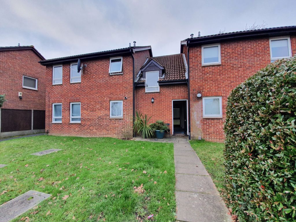 Studio to rent in St. Close, Southampton SO31, £700 pcm Zoopla