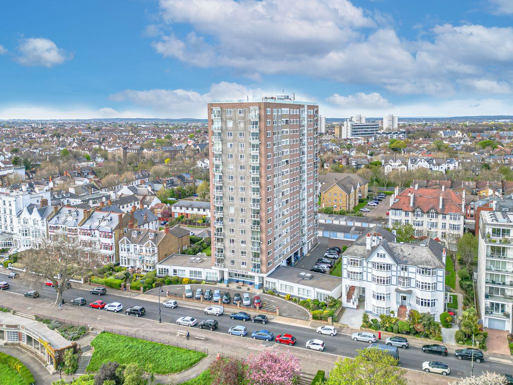 3 bed flat for sale in Tower Court, WestcliffOnSea SS0 Zoopla