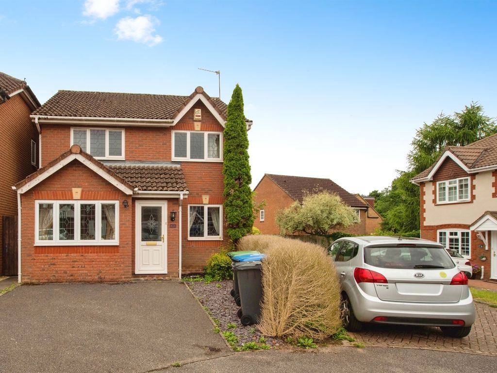 3 bed detached house for sale in Caister Close, Hemel Hempstead HP2, £
