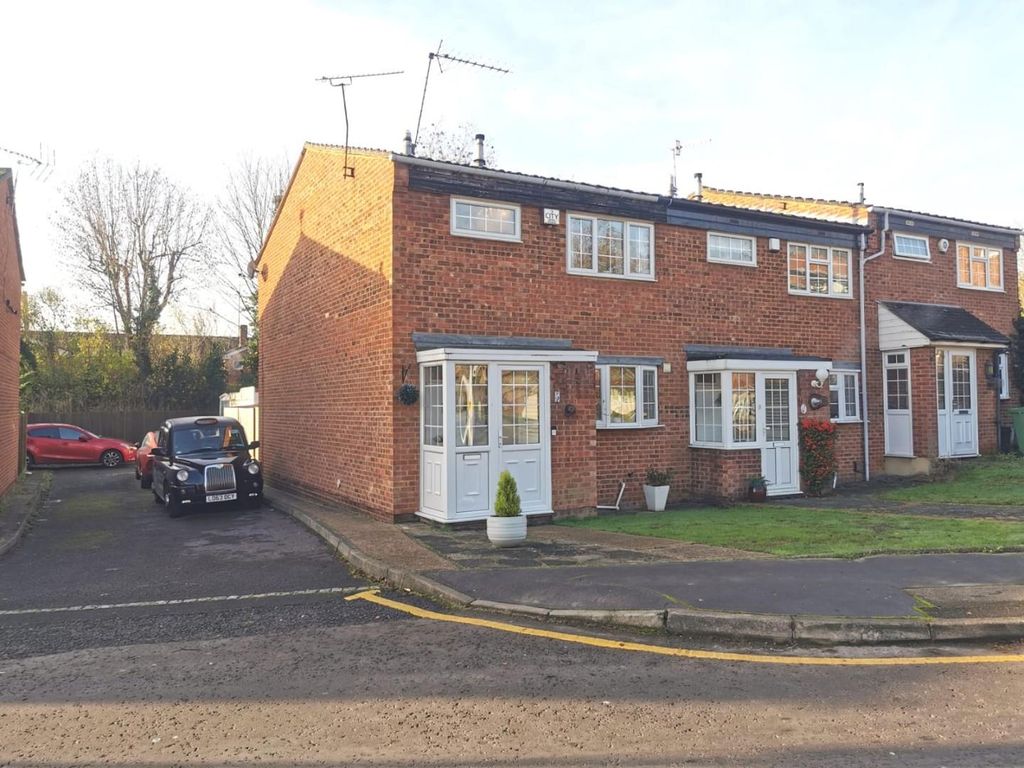 3 bed end terrace house for sale in Stapleton Road, Orpington BR6, £