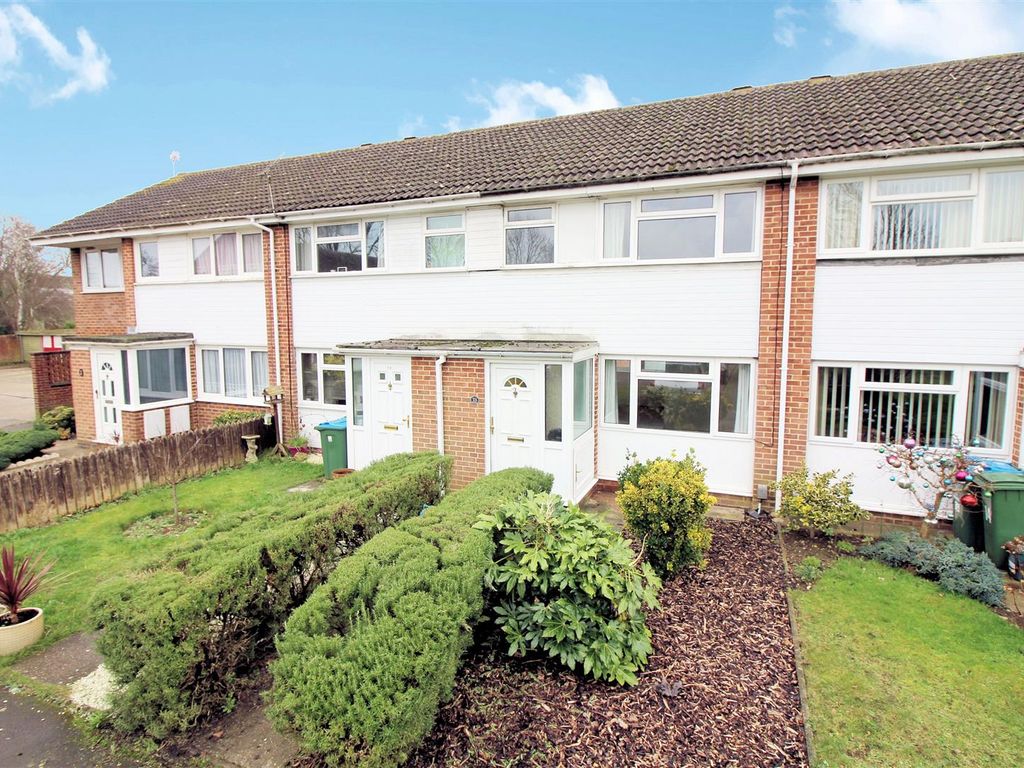 3 bed property for sale in Wallbridge Close, Aylesbury HP19, £299,950