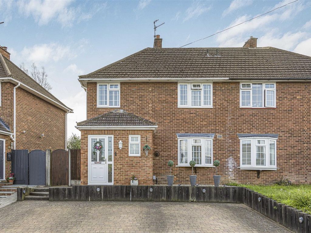3 bed semidetached house for sale in Cecil Road, Hertford SG13, £