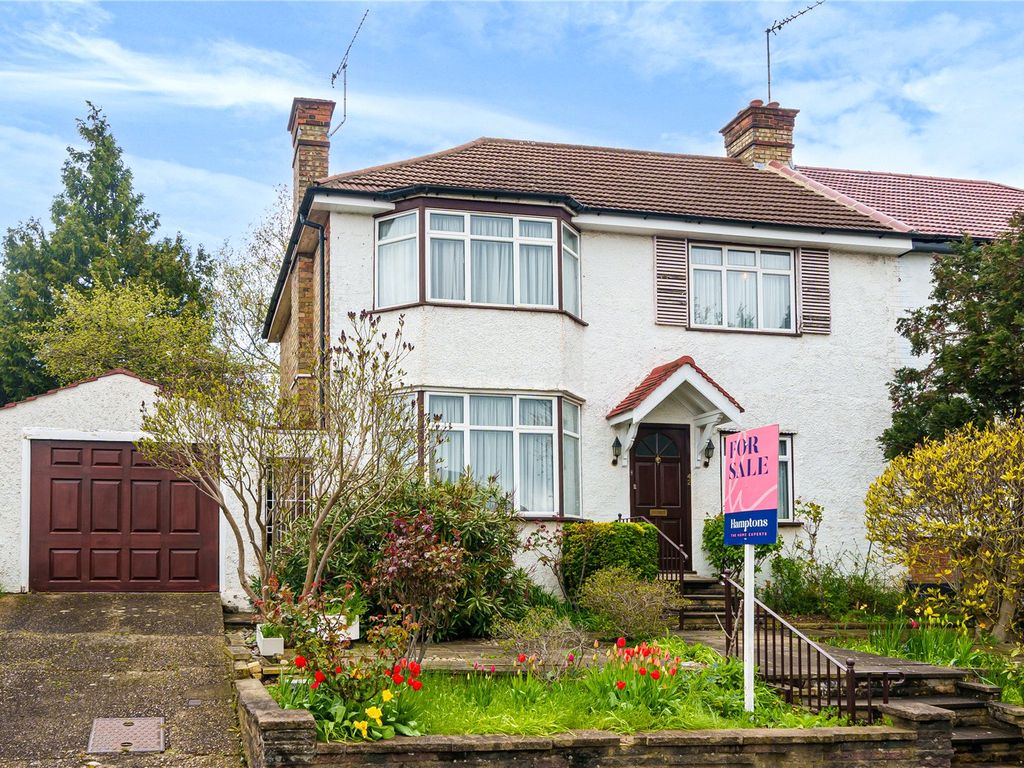 3 bed semidetached house for sale in Longmore Avenue, EN5, £