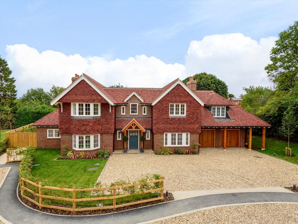 New home, 5 bed detached house for sale in Colliers Lane, Peppard