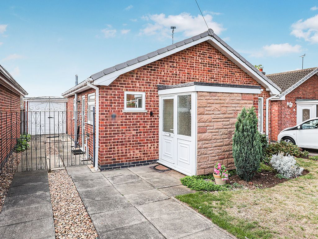 2 bed bungalow for sale in Moray Close, Hinckley, Leicestershire LE10