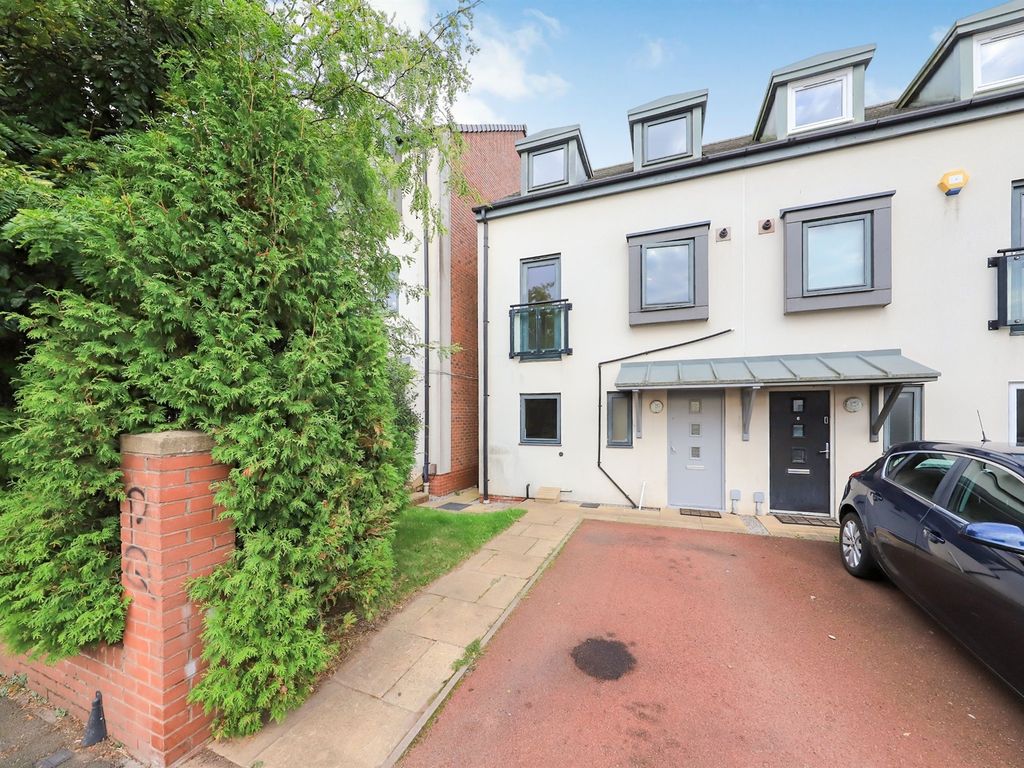 3 bed semidetached house for sale in Othello Road, Low Hill