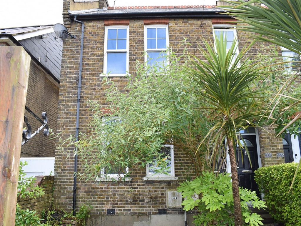 2 bed flat to rent in Oakleigh Road North, Whetstone, London N20, £