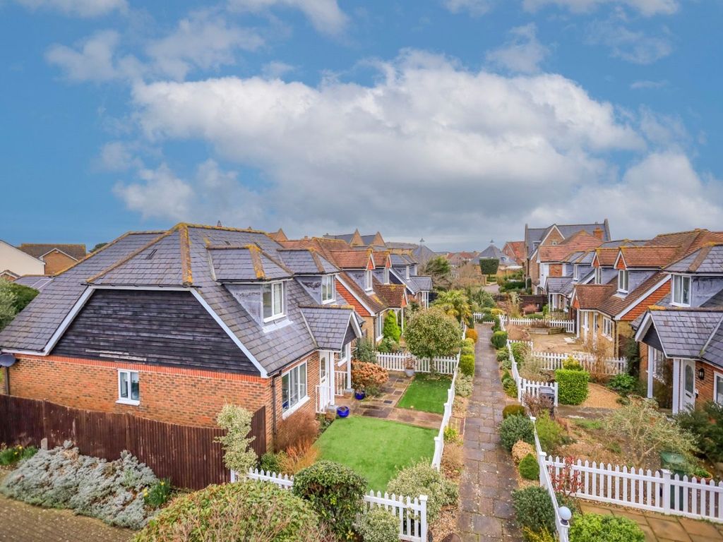 3 bed detached house for sale in St. Lawrence Way, Eastbourne BN23, £