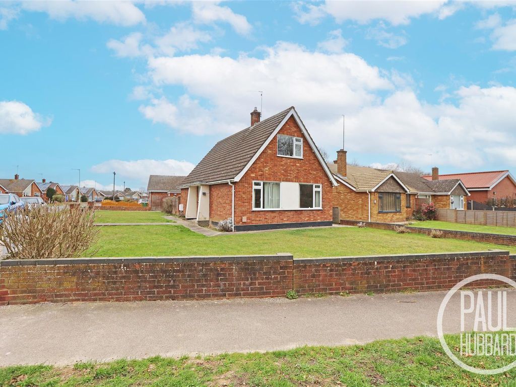 3 bed detached bungalow for sale in Denton Drive, Oulton Broad NR33, £