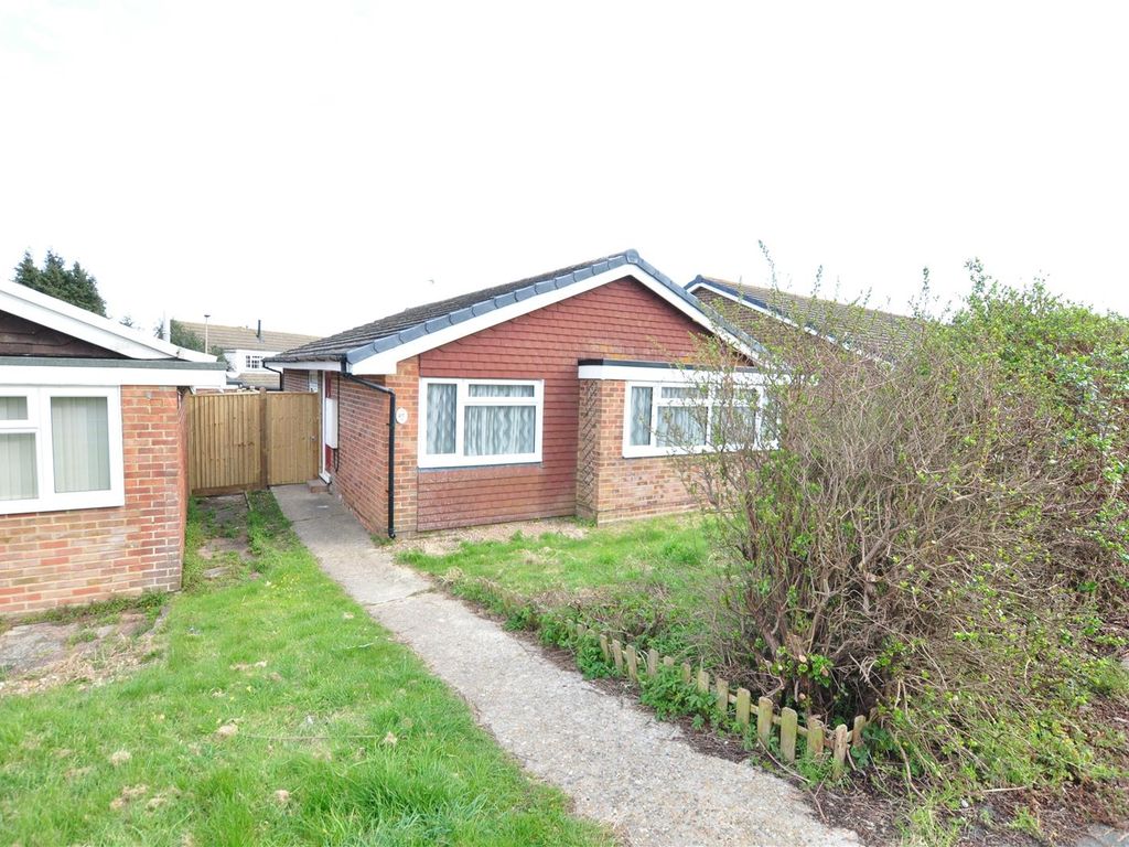 3 bed detached bungalow to rent in Hazelwood Avenue, Eastbourne BN22