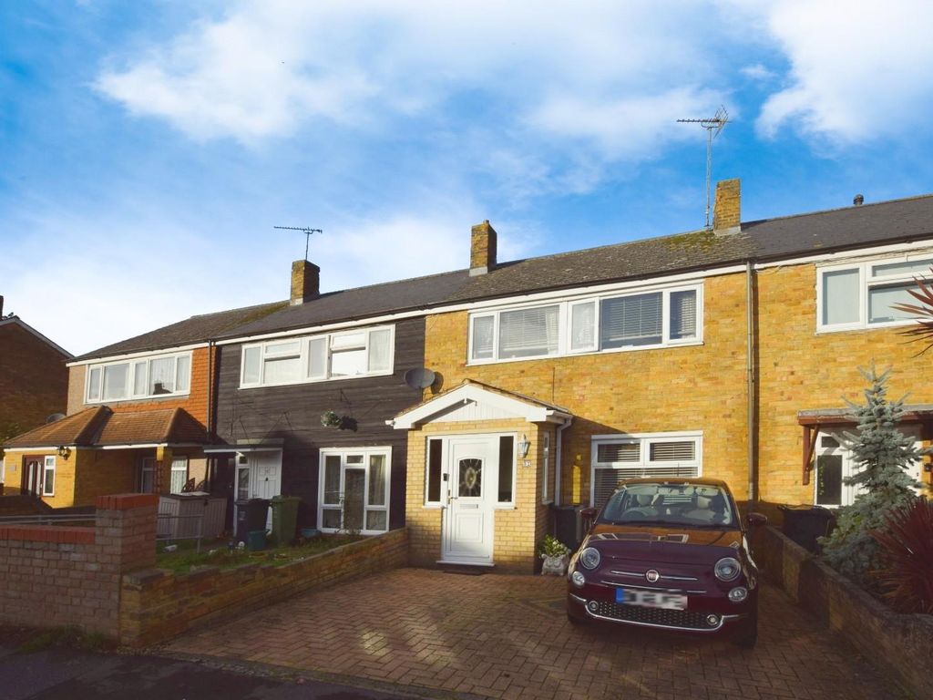 3 bed terraced house for sale in Osborne Road, Basildon SS16, £350,000