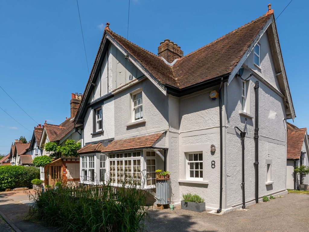 4 bed semidetached house for sale in Mint Lane, Lower Kingswood KT20